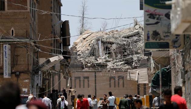 At least six people have been killed and 30 wounded in a airstrike in Yemen rebel