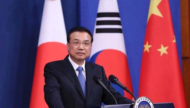 Chinese_Premier_Li_Keqiang_China-ROK-Japan_meeting_cropped