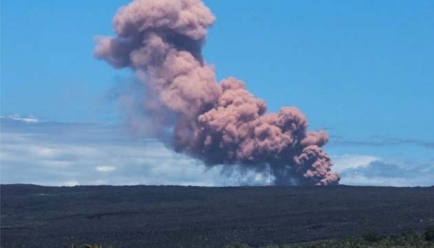 Kilauea volcano eruption near a residential area on Hawaii